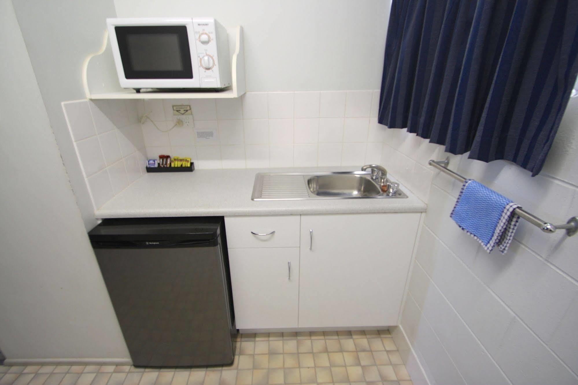 Endeavour Inn Emu Park ภายนอก รูปภาพ
